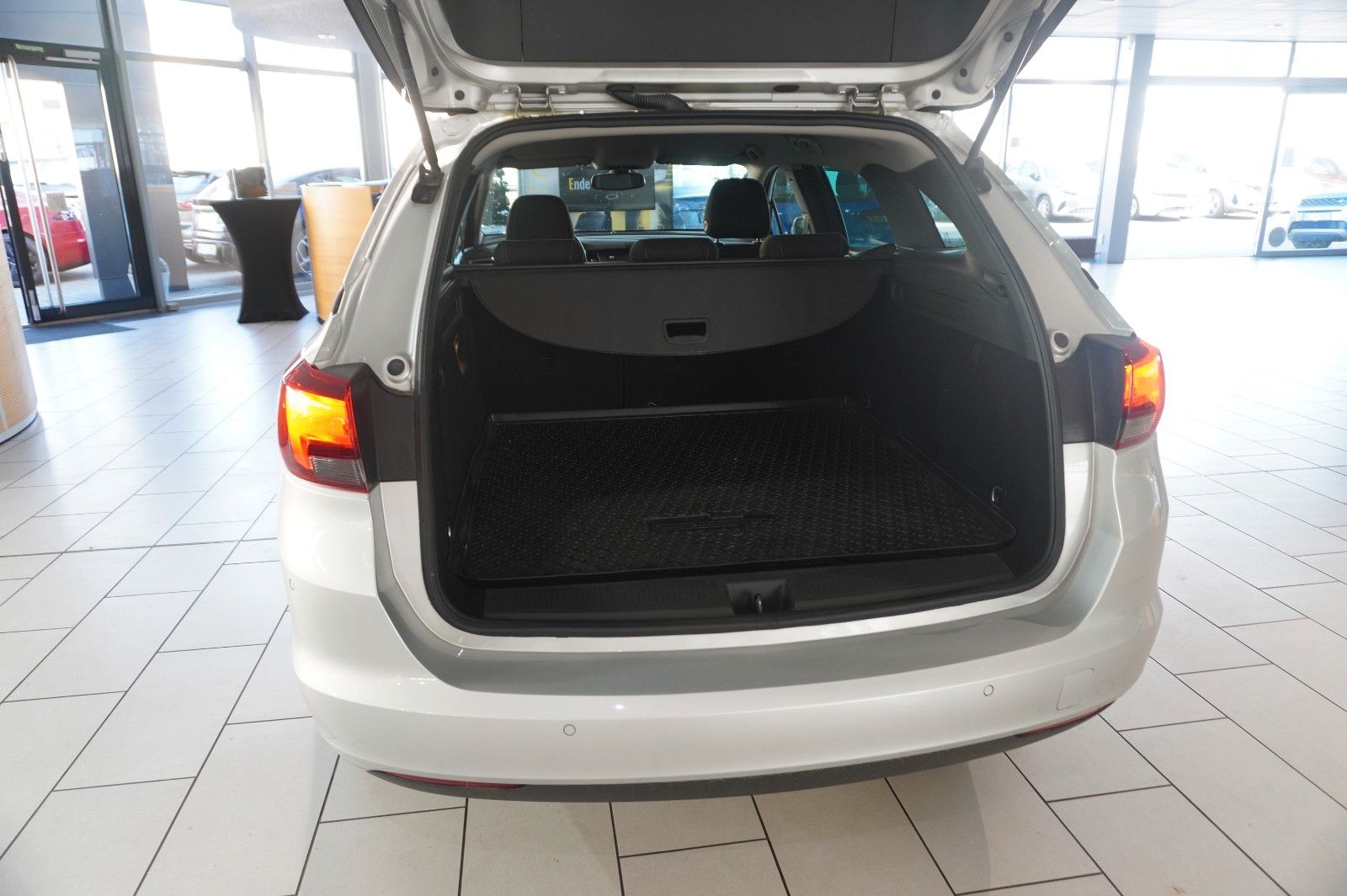 Fahrzeugabbildung Opel Astra K ST 1.0 BUSINESS NAVI/LED/SHZ/TEMP./SPORT