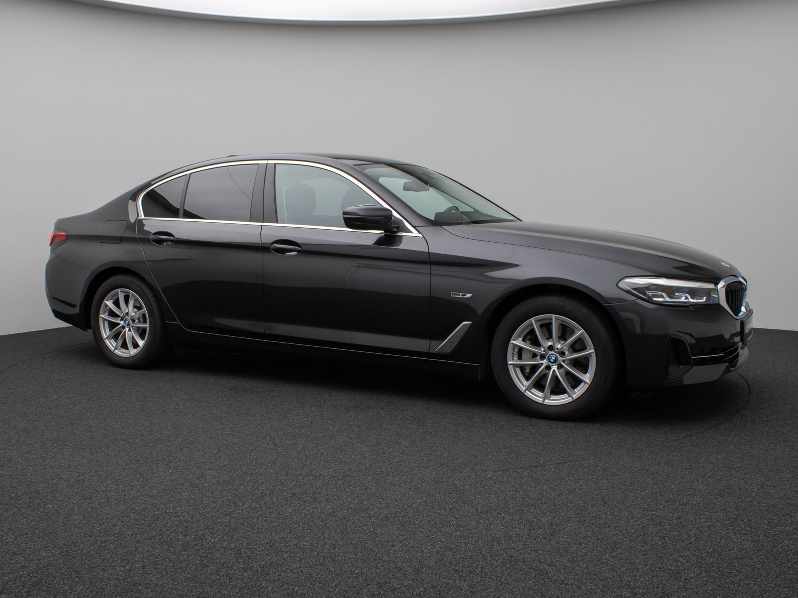 Fahrzeugabbildung BMW 530e HUD DAB HiFi CockPitPro PDC Komfort Alarm