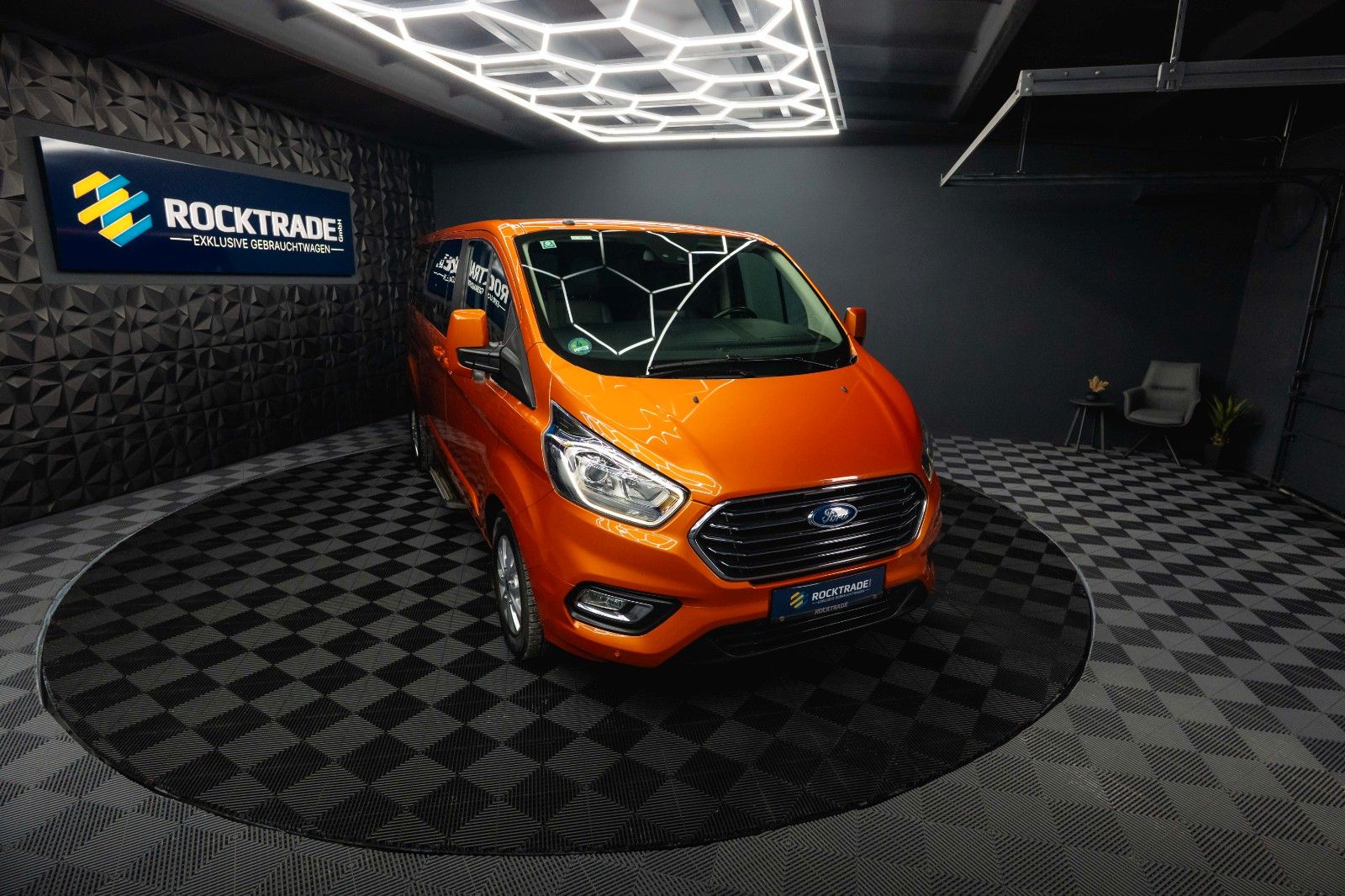 Fahrzeugabbildung Ford Tourneo Custom Kombi 320 L2 Trend Lang 9 Sitze