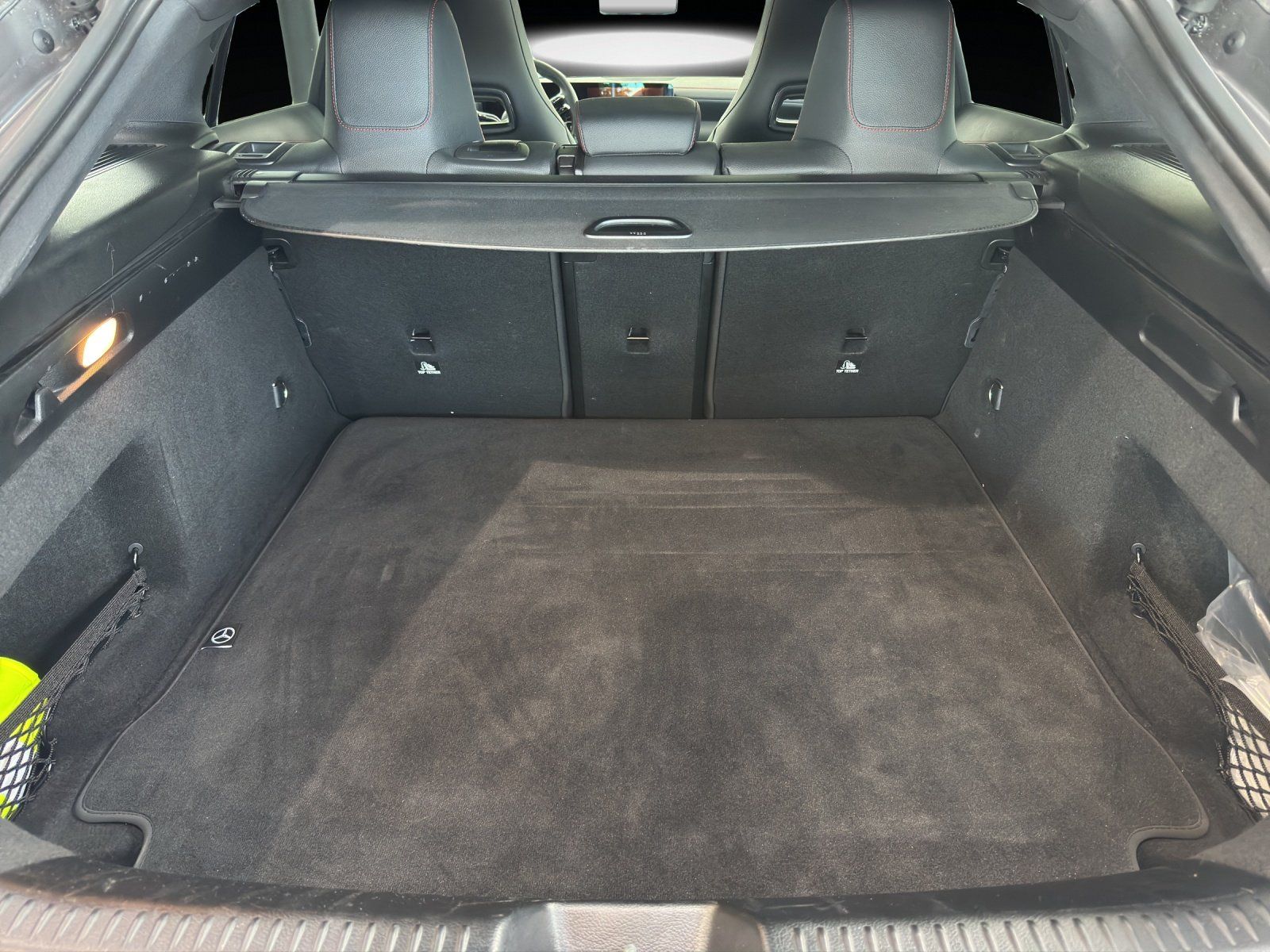 Fahrzeugabbildung Mercedes-Benz CLA 200 Shooting Brake AMG Pano AHK Distronic