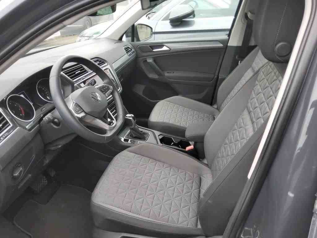 Fahrzeugabbildung Volkswagen Tiguan Life TSI DSG *AHK*Navi*LED*PDC*ACC*Shzg*
