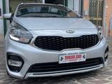 Kia Carens 1.7 CRDi 115 CV Class 7 POSTI LED/NAV - graue Kia Carens