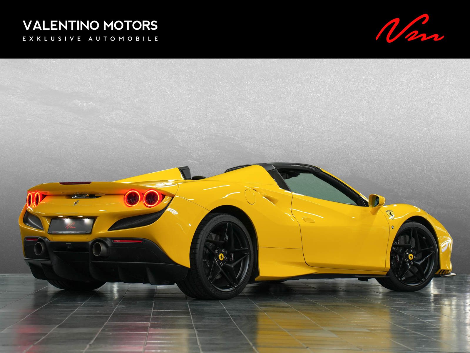Fahrzeugabbildung Ferrari F8 Spider - Carbon! |Racing Sitze|JBL|BF-Display