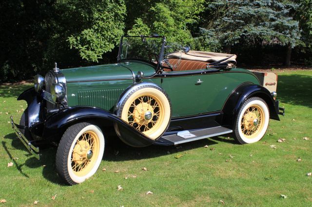 Ford A Roadster mit Schwiegermuttersitz / ...