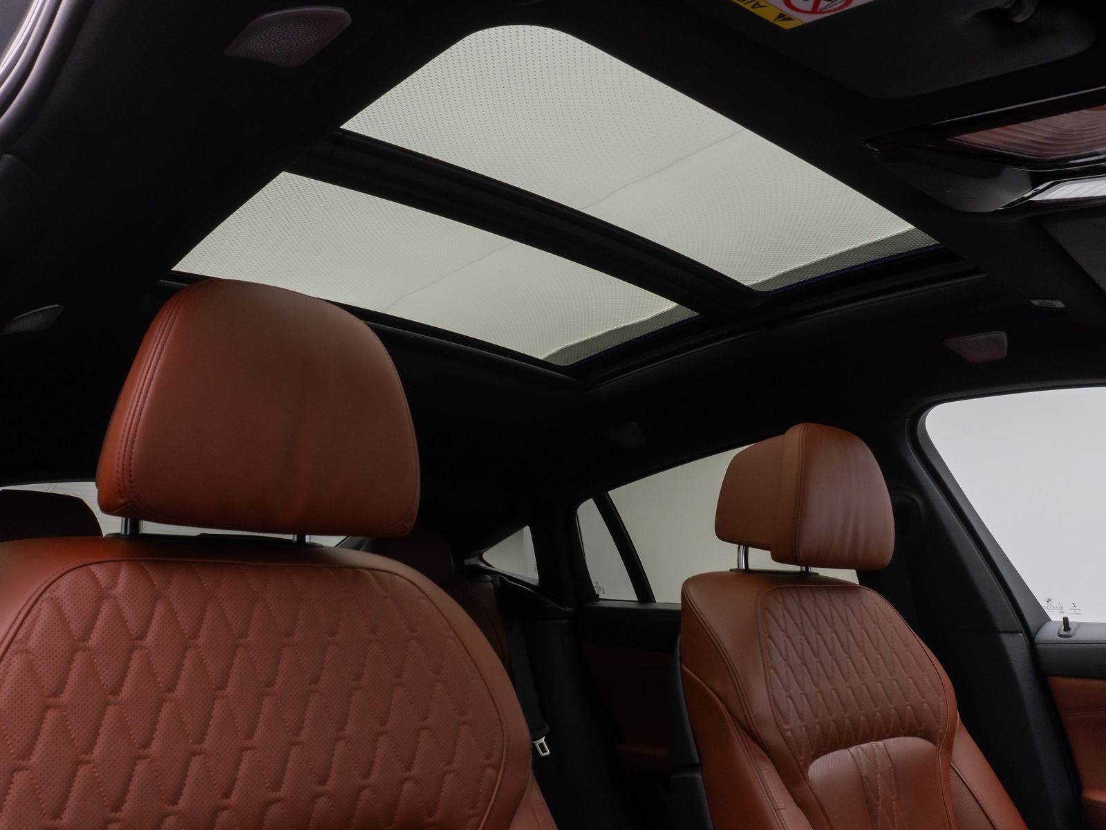 Fahrzeugabbildung BMW X6 M50i Panorama360°Laser Massage HUD B&W 22Zoll