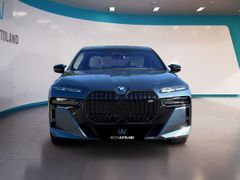 Fahrzeugabbildung BMW i7 xDrive M70 THEATRE EXECUTIVE LOUNGE B&W SKY