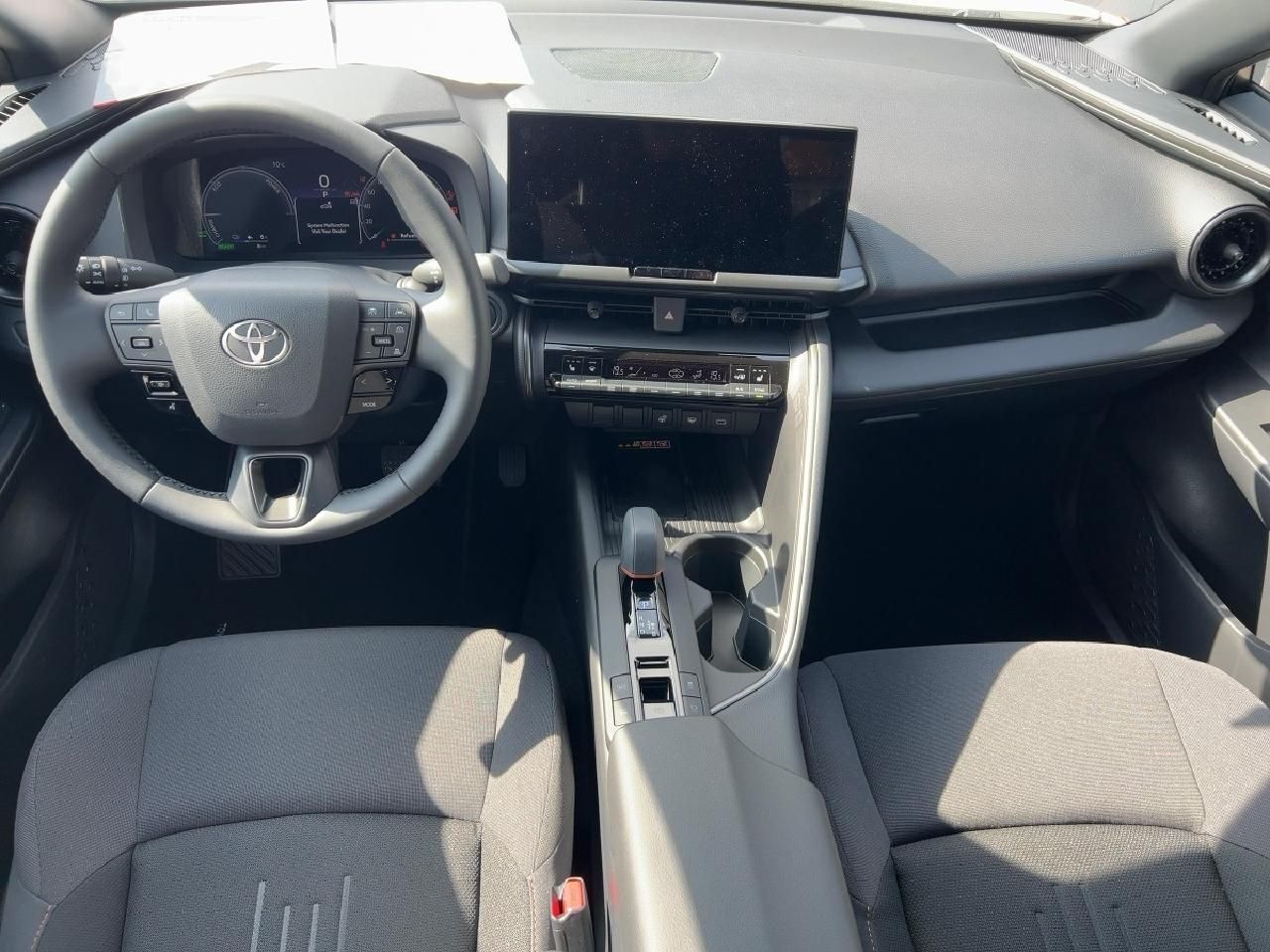 Fahrzeugabbildung Toyota C-HR Plug-In Hyb. FWD Black and White