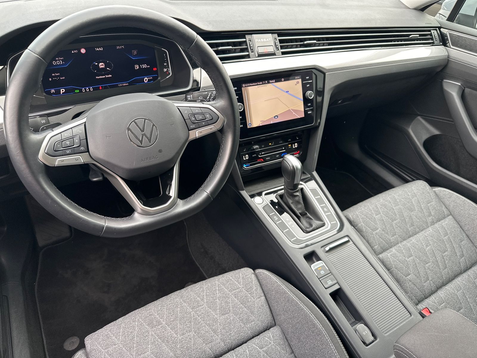 Fahrzeugabbildung Volkswagen Passat Variant 2.0 TDI DSG Business NAV+LED