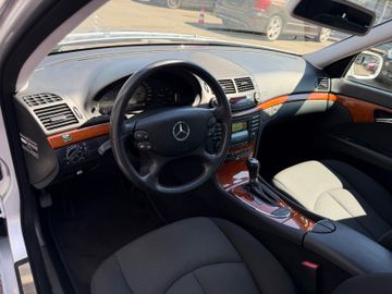 Mercedes E 220 - 11