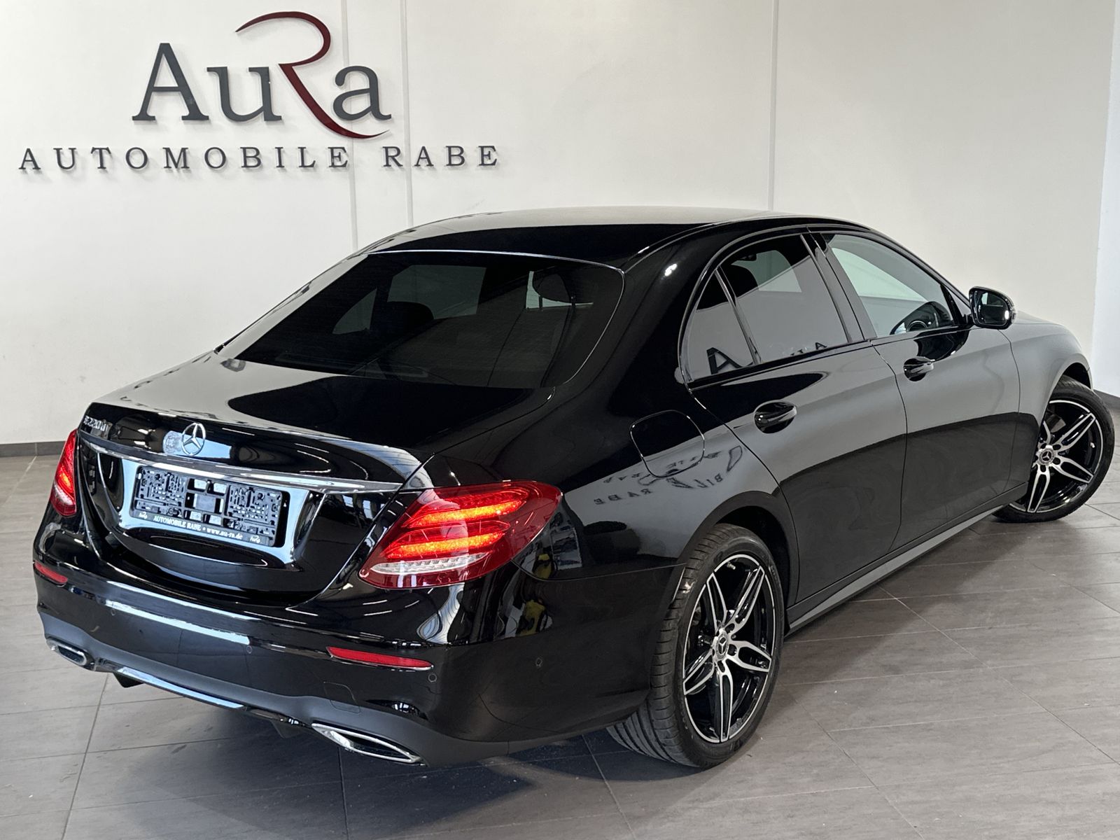 Fahrzeugabbildung Mercedes-Benz E 220d AMG-Line NAV+LED+KAMERA+WIDESCREEN+19ZOLL