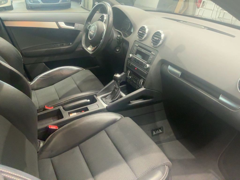 1.4 TFSI S-line Bi-Xenon AHK Tempomat 1.Hand