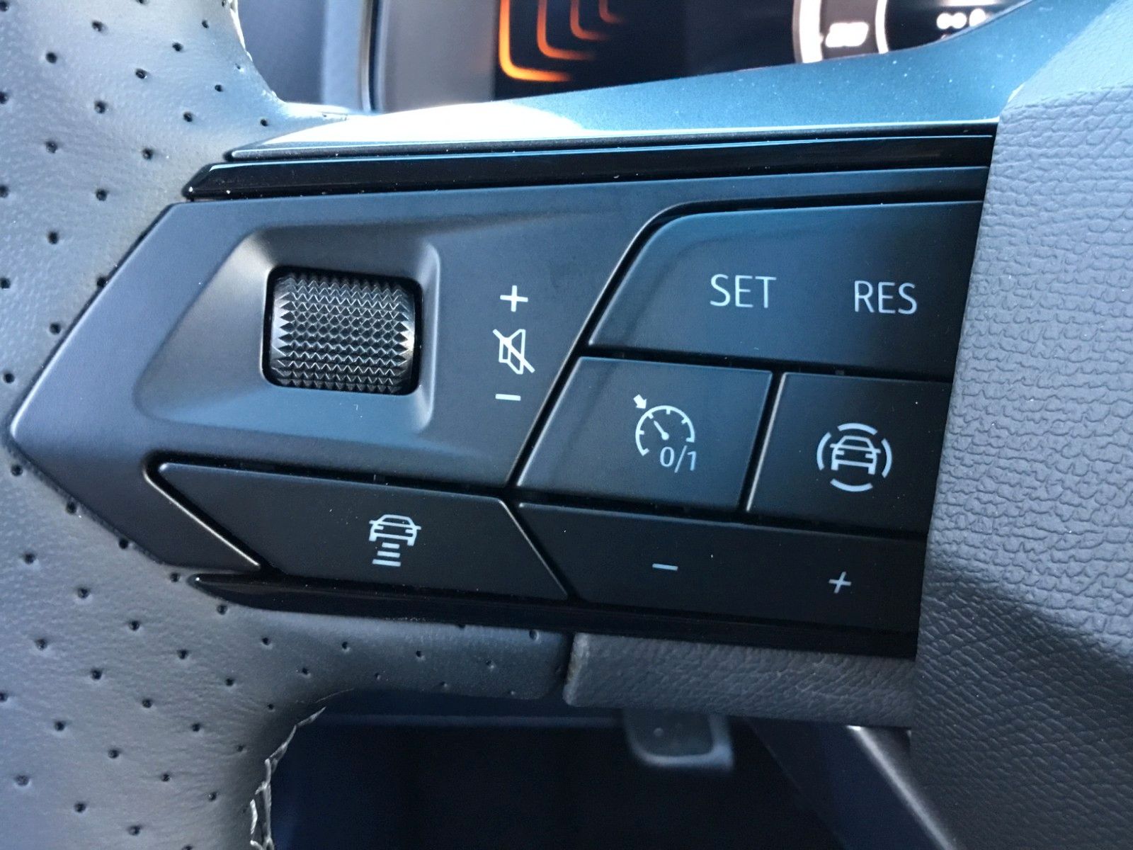 Fahrzeugabbildung SEAT Arona 1.0 TSI Style DSG+AHK+ACC+Navi+Kamera