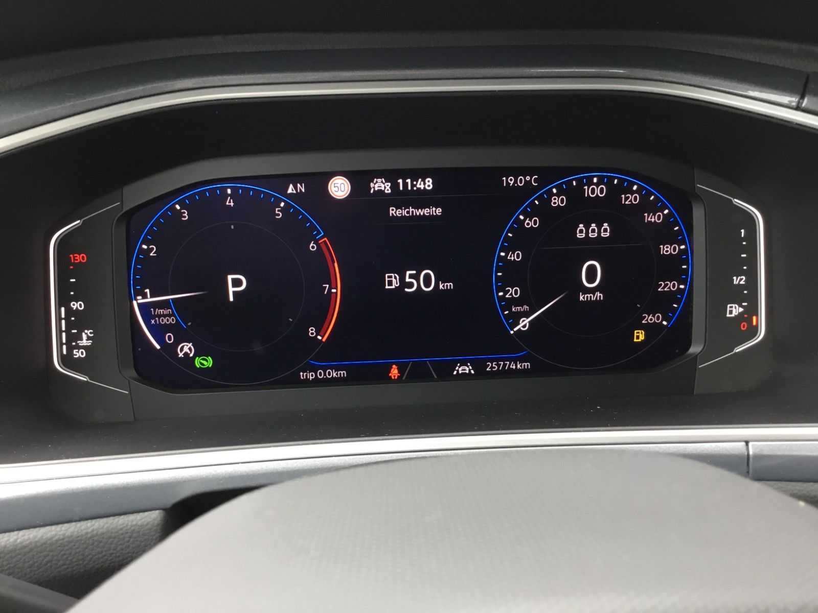 Fahrzeugabbildung Volkswagen T-Roc 1.5 TSI DSG Style+AHK+MatrixLED+ACC+Pano