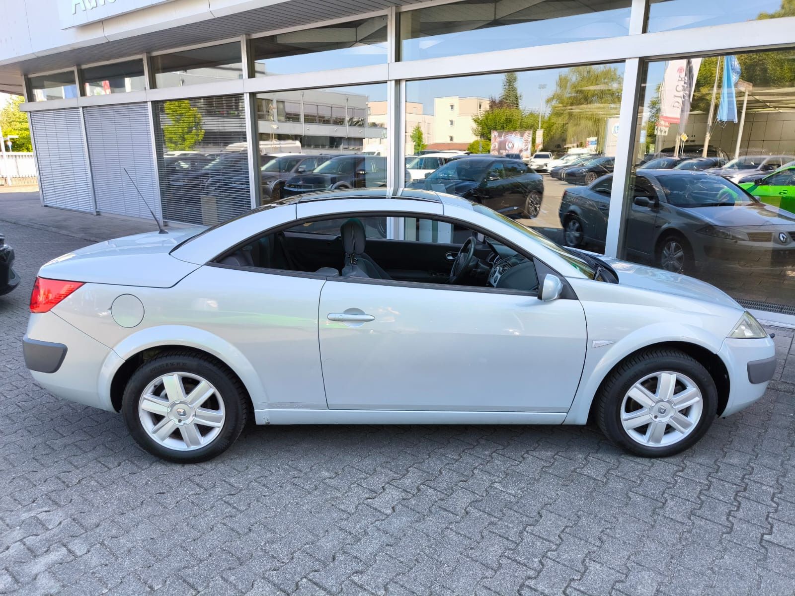 Vehicle image Renault Megane Coupe-Cabriolet Dynamique Luxe *Maintained"