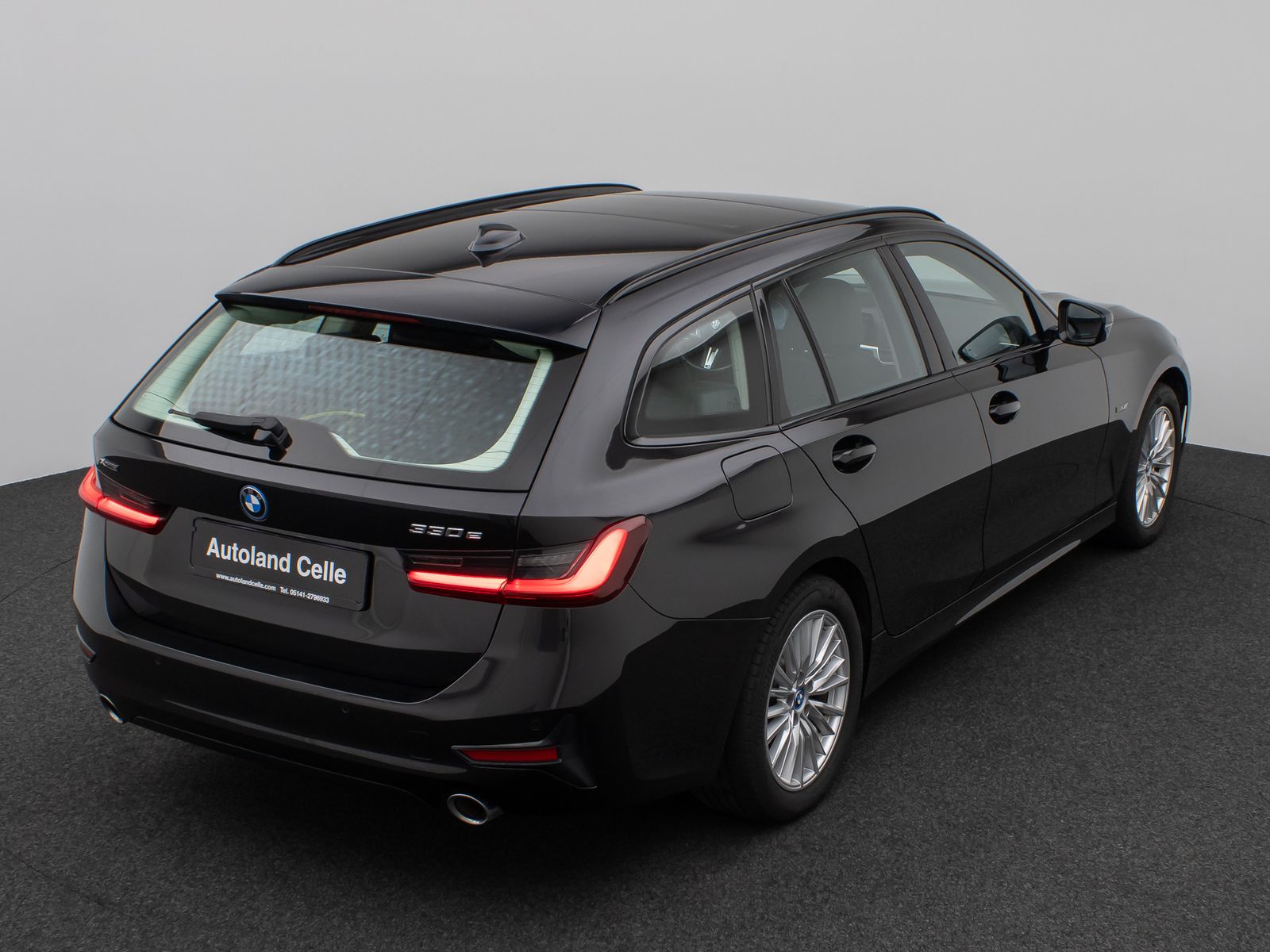 Fahrzeugabbildung BMW 330e xD SportLine Panorama Laser HUD DAB Komfort