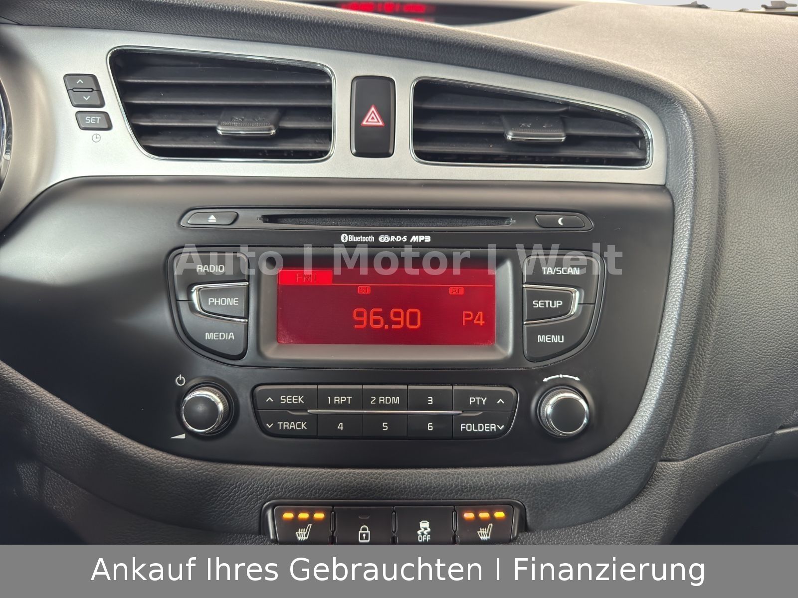 Fahrzeugabbildung Kia Ceed FIFA World Cup Edition ALU/SHZ/LKRDHZ/KLIMA