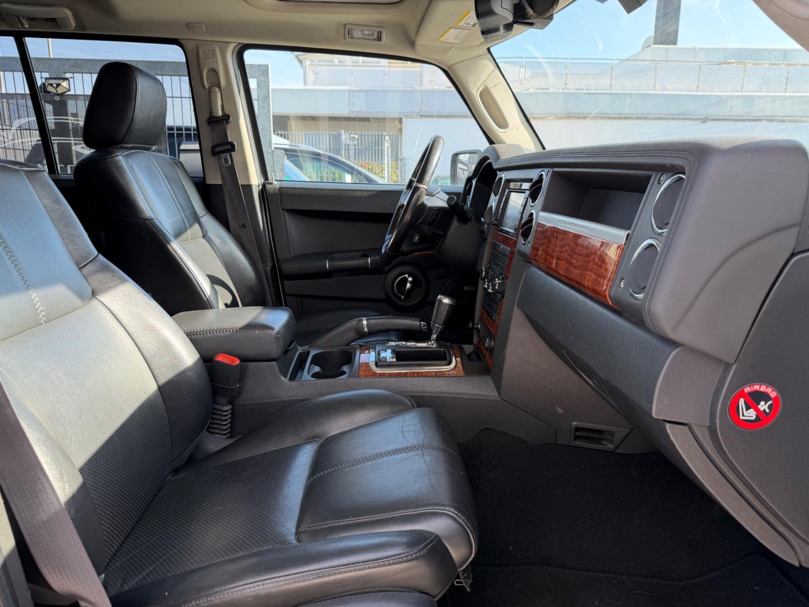 Jeep Commander 3.0 CRD V6 218 ch – 4x4 – 7 places – BVA – Toit panoramique – 186 000 km