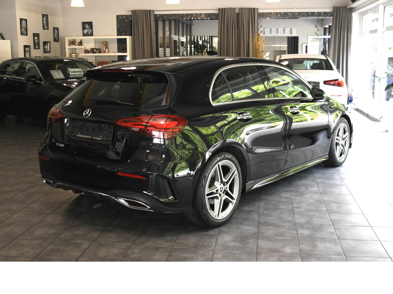 Fahrzeugabbildung Mercedes-Benz A 180 AMG Advanced Plus *MBUX*Ambiente.*Winterpa