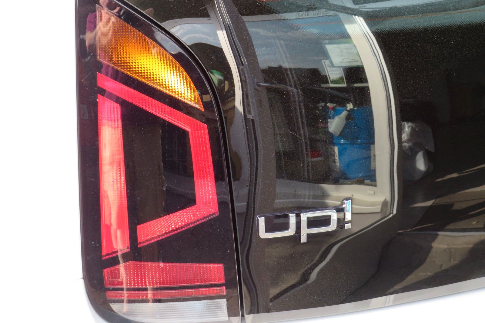 Fahrzeugabbildung Volkswagen up!  SITZHEIZUNG KLIMA 4-TÜREN NEBEL GJ 1.H