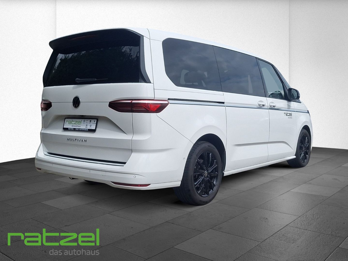 Fahrzeugabbildung Volkswagen T7 Multivan STYLE 2.0 TSI DSG LR 7-Sitze PANO+AH