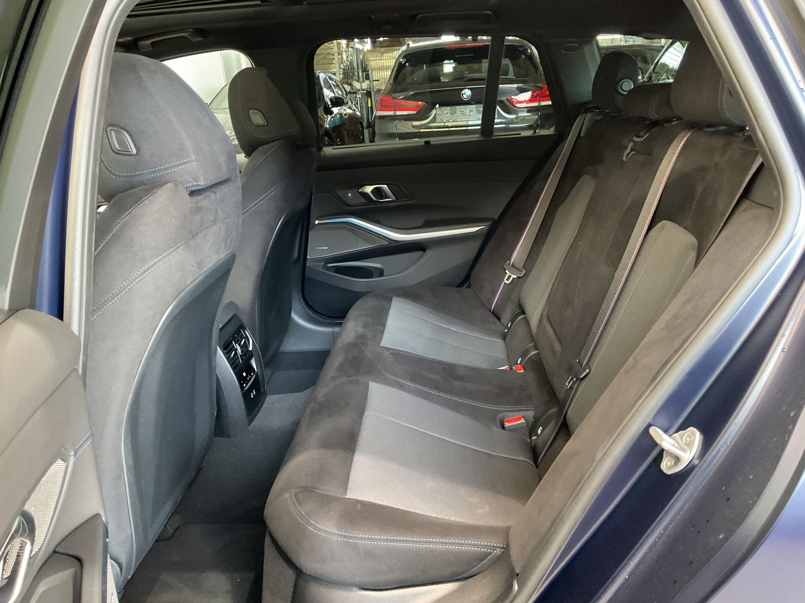 Fahrzeugabbildung BMW 320d Standheizung, Panorama Glasdach, Komfortzug