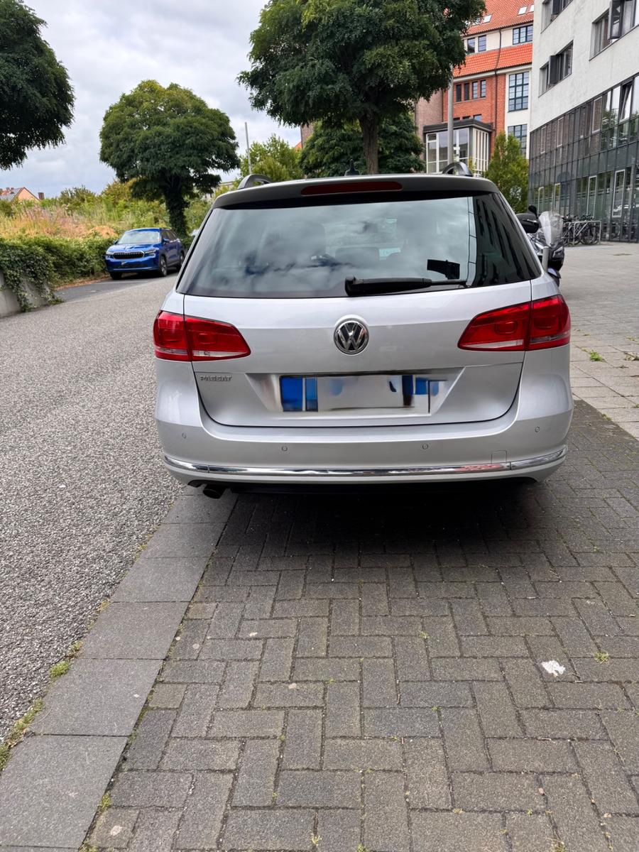 Volkswagen Passat 2011 — engine 1.598 cm³, 105 HP (77kW)