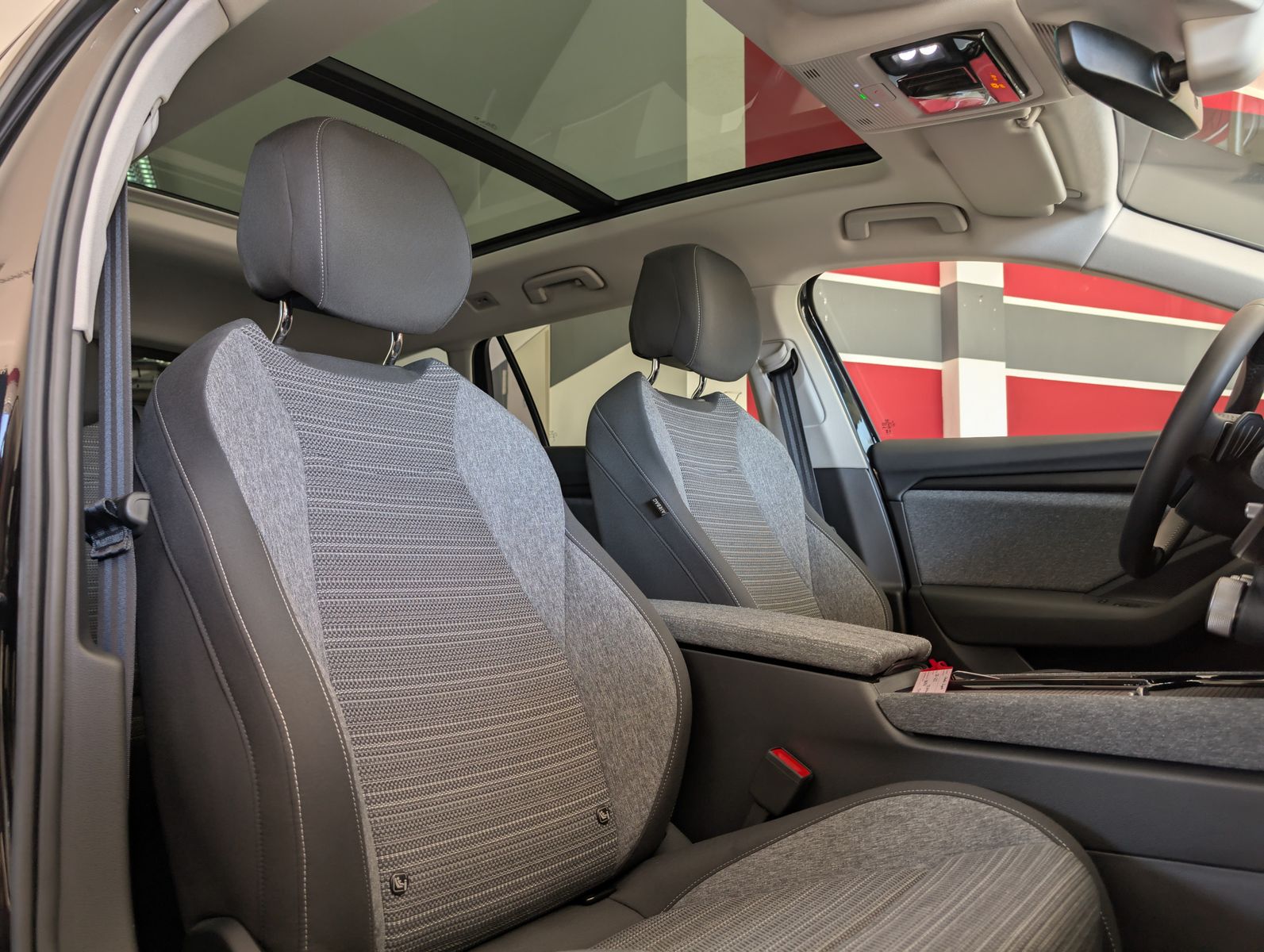 Fahrzeugabbildung SKODA Superb IV 2.0TDI DSG 4x4 MATRIX PANO NEUES MODEL