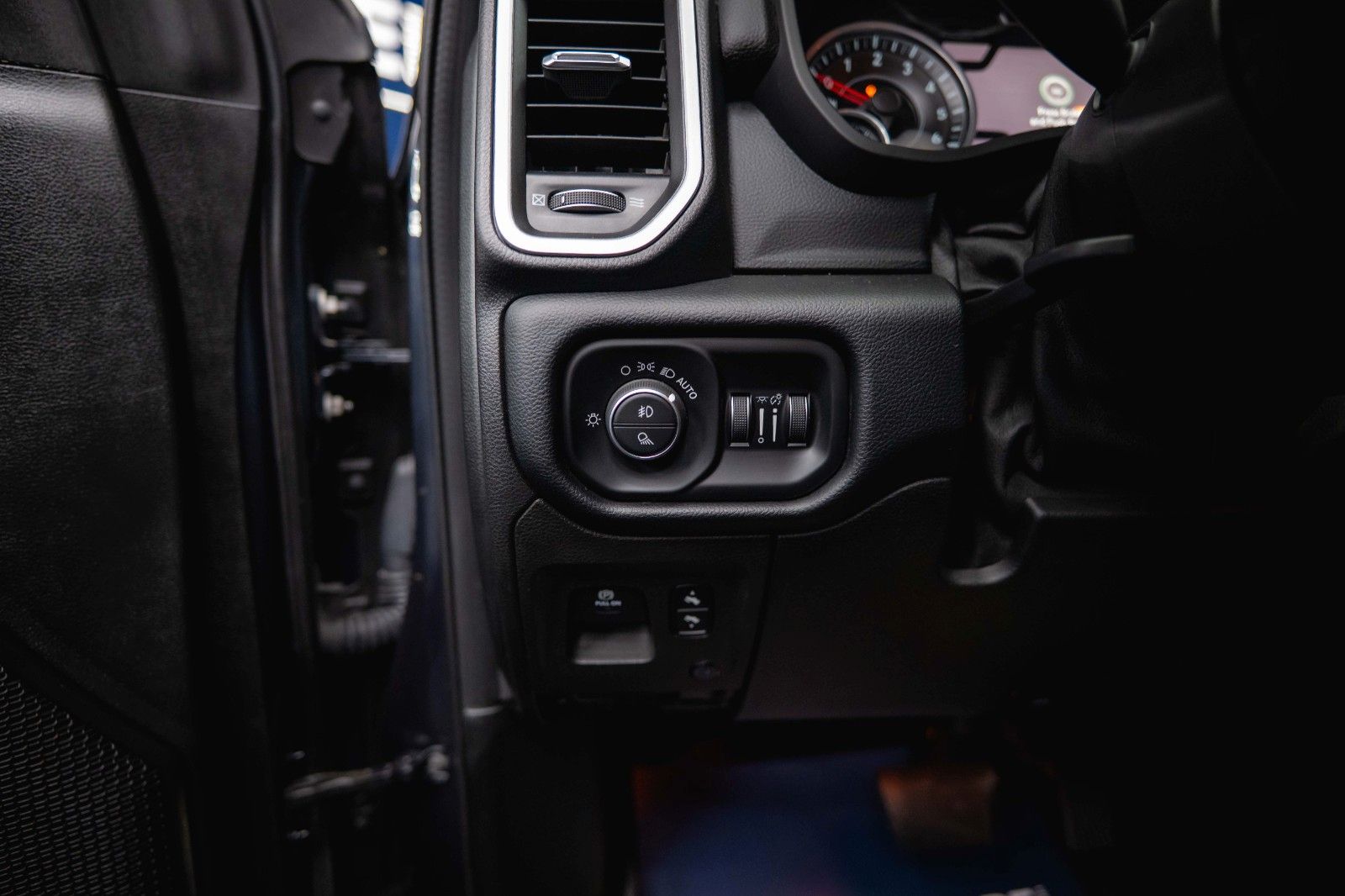 Fahrzeugabbildung Dodge RAM 5.7 V8 HEMI GEN 5 LONGBED MAXI *LED*6 Sitze*