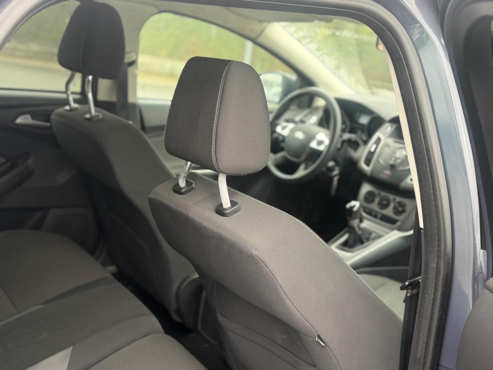 Ford Focus 2012 — photo 20