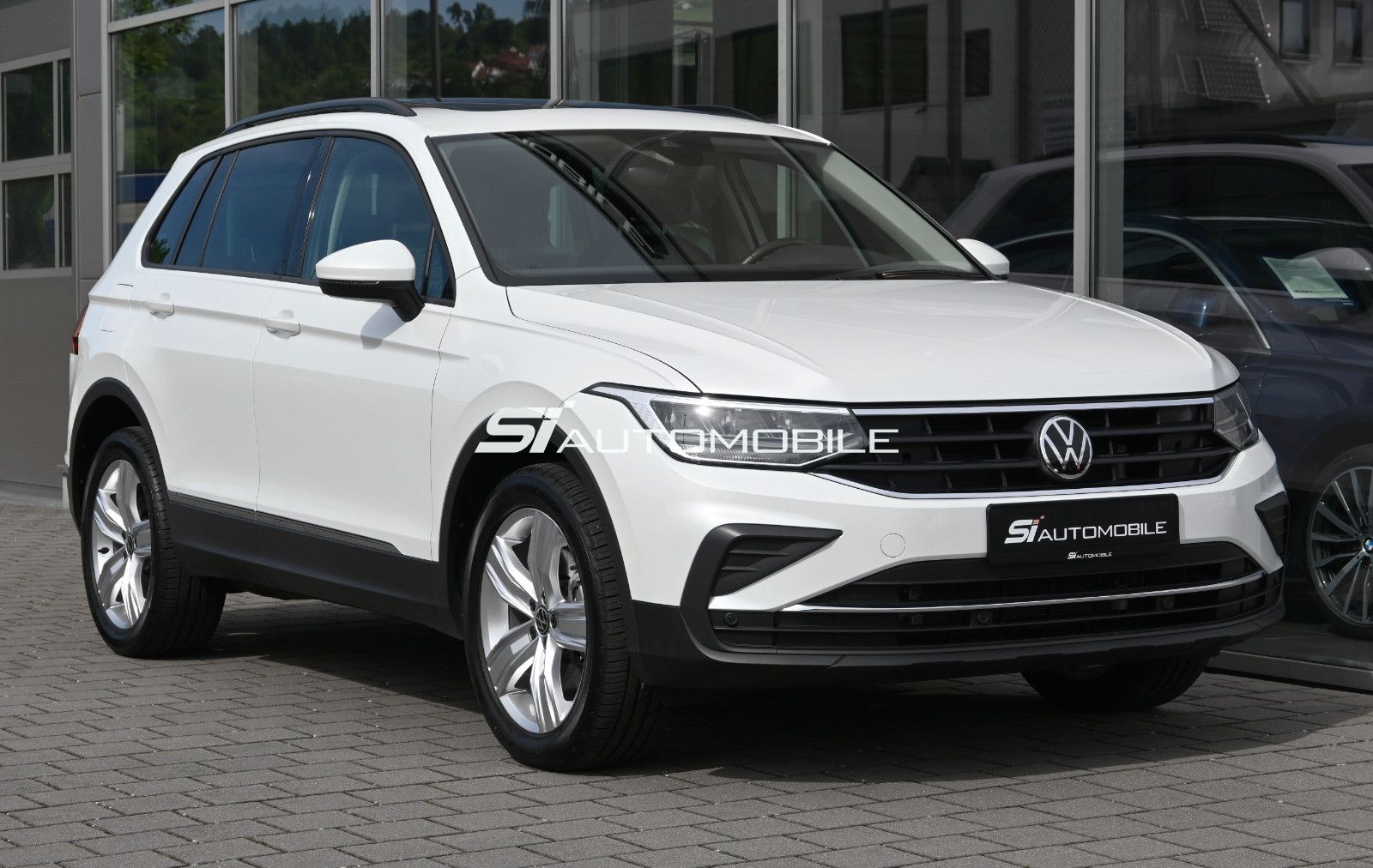 Fahrzeugabbildung Volkswagen Tiguan 1.4 eHybrid DSG Life °ACC°AHK°PANO°KAMERA