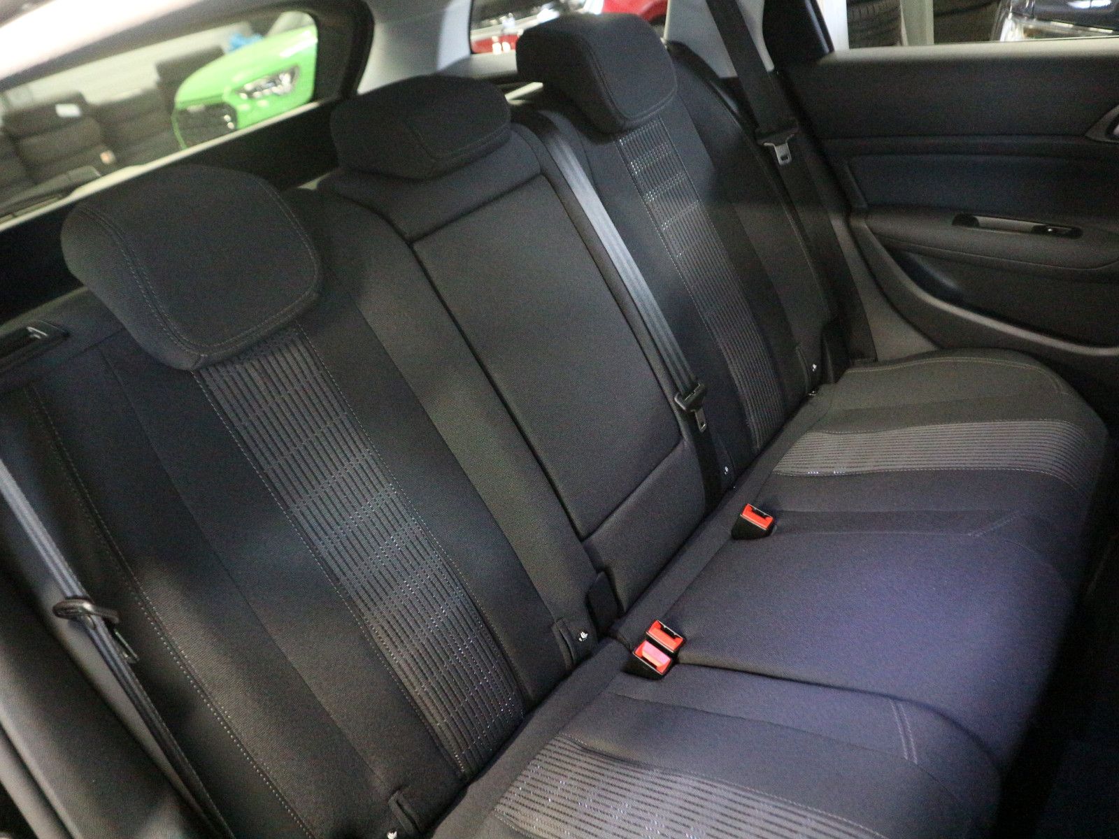 Fahrzeugabbildung Peugeot 308 SW Allure Pack ACC AHK Blis Nav Kam SHZ LED