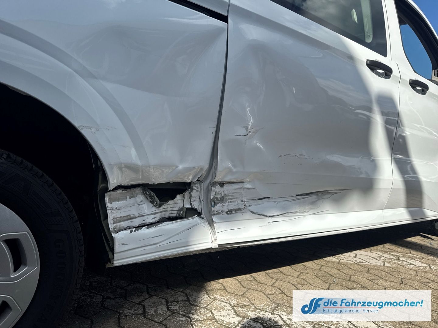 Fahrzeugabbildung Ford Transit Custom Kombi 320 L2 FWD Trend *SEITENSCH