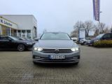 Volkswagen Passat Variant Elegance R-Line schwenkbare AHK - Volkswagen Passat aus 2022