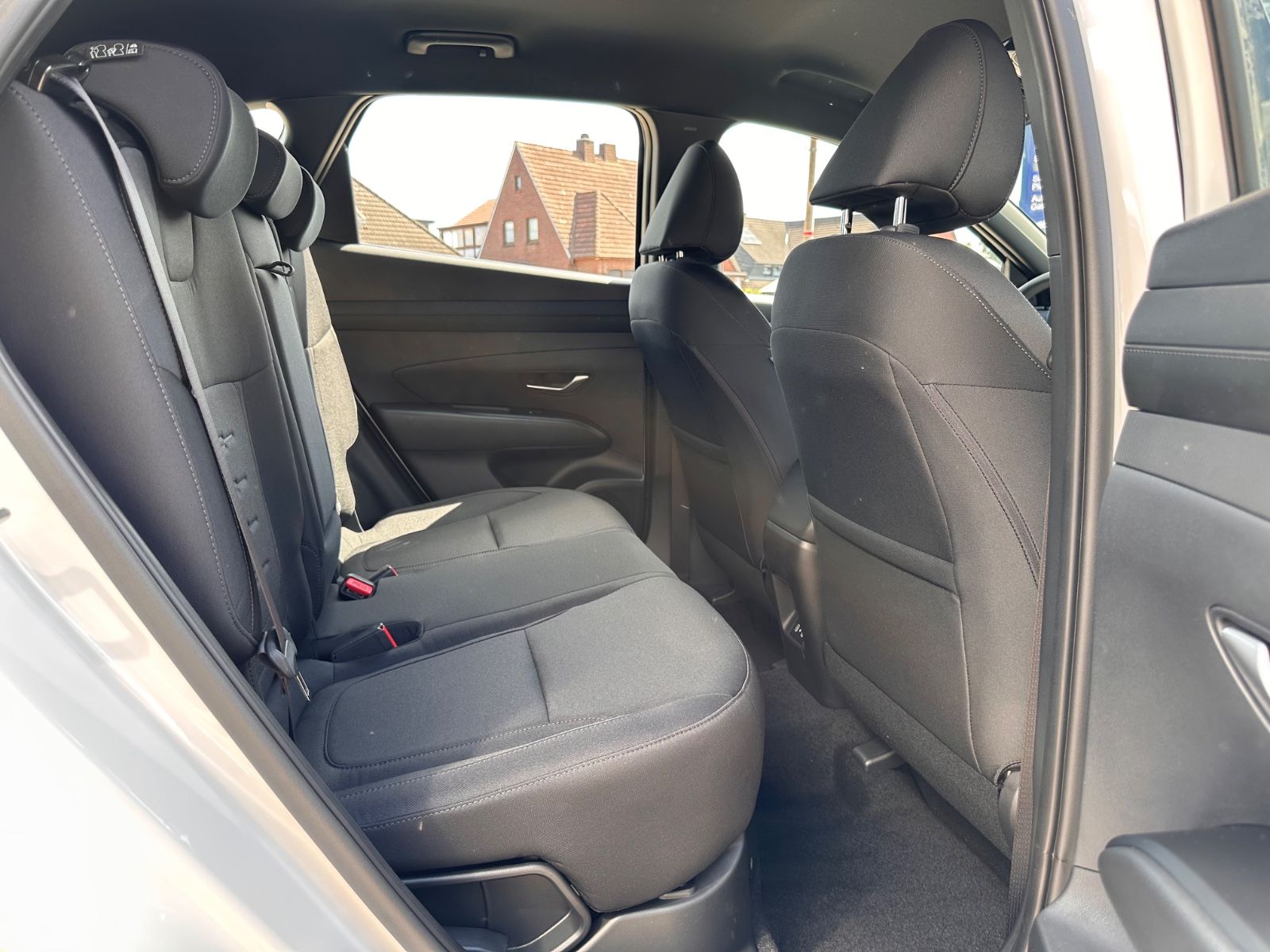 Fahrzeugabbildung Hyundai TUCSON Black-Line Hybrid 1.6 T-GDi DCT SHZG/RFK