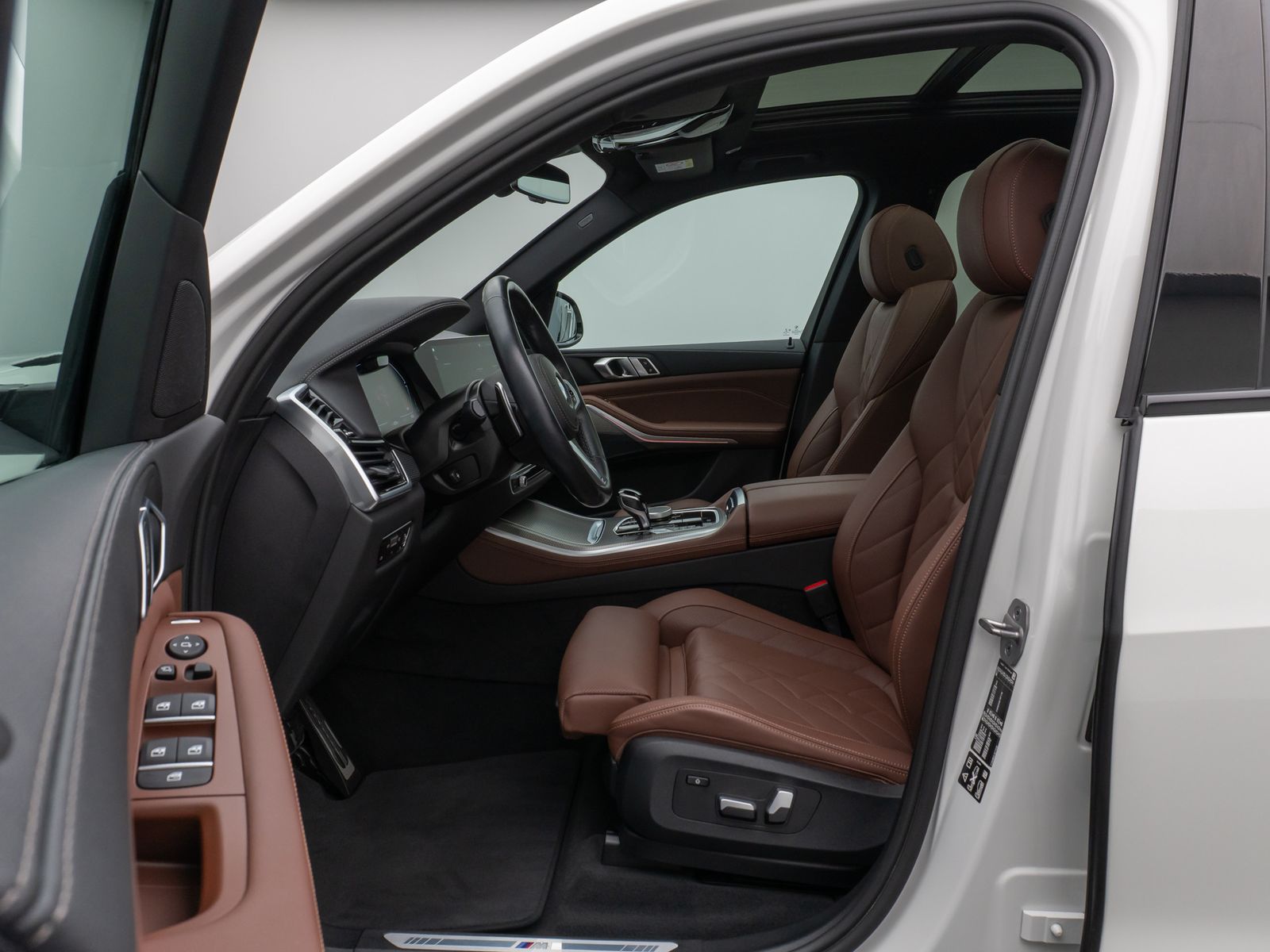Fahrzeugabbildung BMW X5 xD30d M Sport Panoram Kamera HUD DAB HiFi 21"