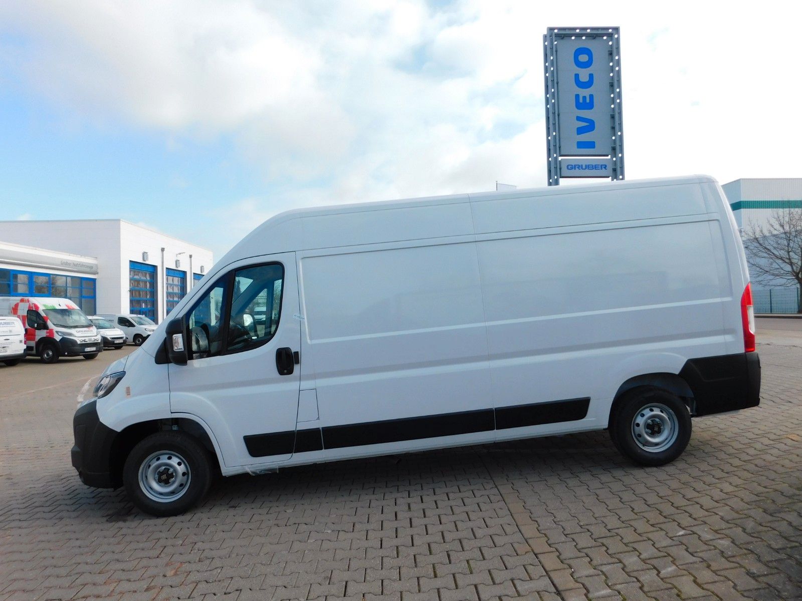 Fahrzeugabbildung Fiat Ducato Kasten L3H2 10`Navi/CarPlay/Android Auto