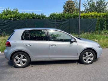 Volkswagen Golf - 6