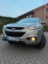 Hyundai IX-35 2.0 2WD Top Zustand - Hyundai ix35 in Lübeck