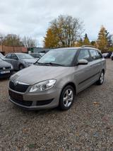 Skoda Fabia *TÜV NEU*12-M-GARANTIE*KLIMA*ALLWETTER - Skoda Fabia aus 2011: Kombi