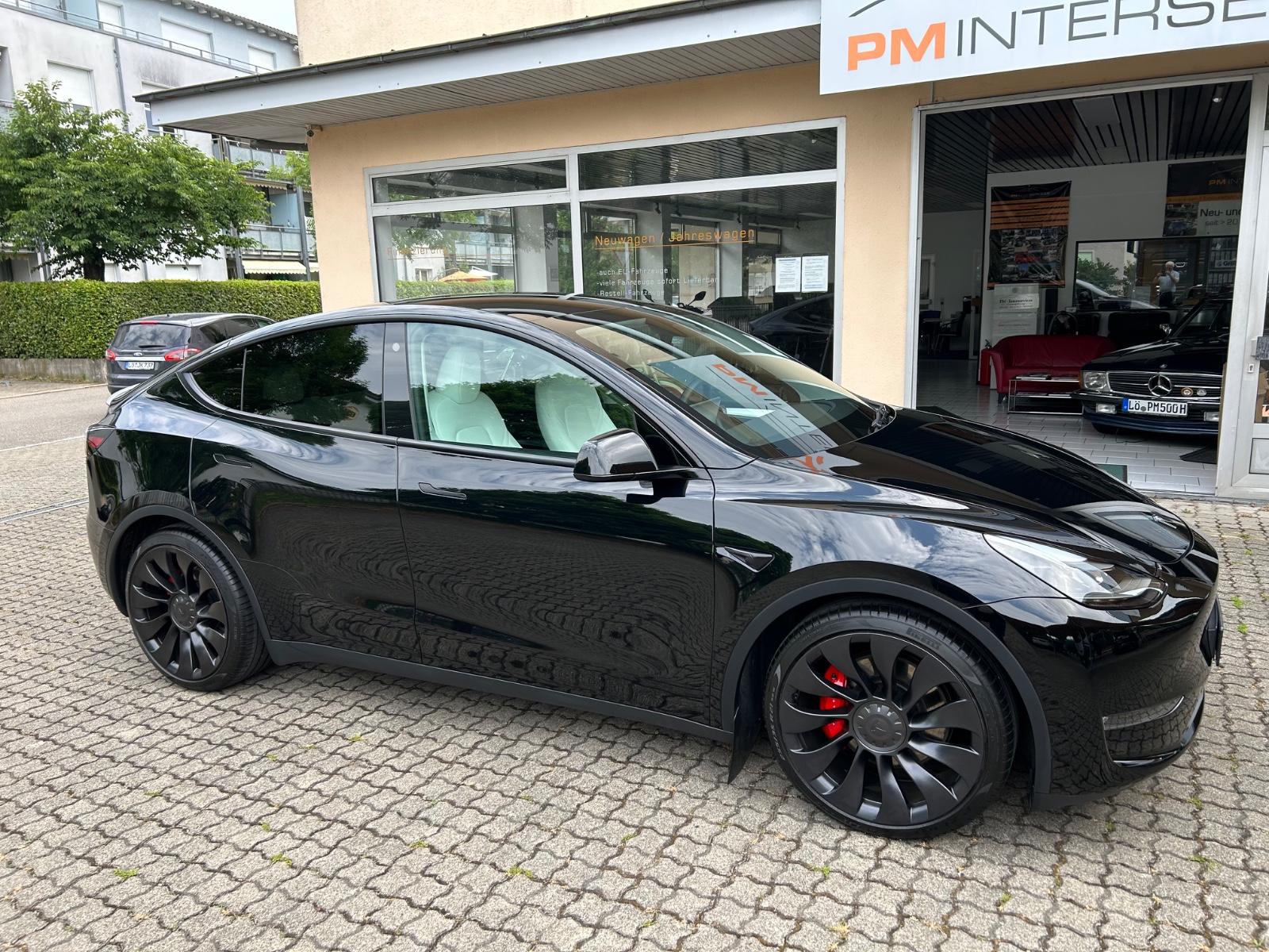 Tesla Model Y Performance DualAWD weisse Innenausst.