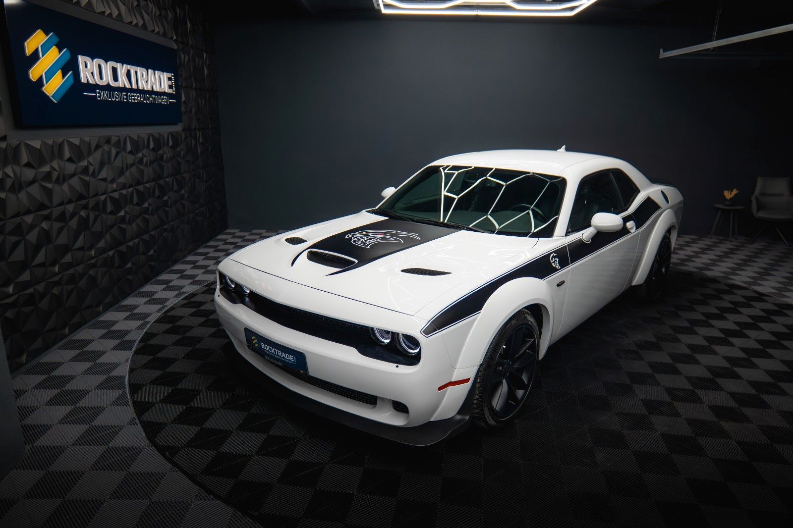 Fahrzeugabbildung Dodge Challenger 6.4 V8 SRT 392 R/T SCAT PACK WIDEBODY