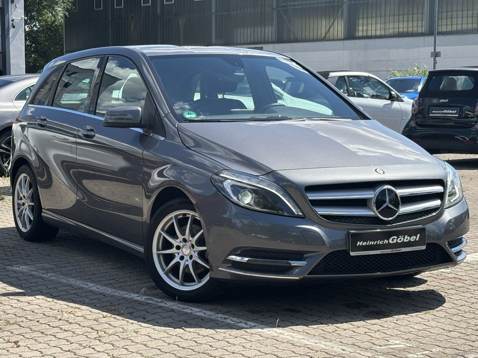 Fahrzeugabbildung Mercedes-Benz B 180 LED*BLUETOOTH*SPIEGEL-PAKET*SCHECKHEFT