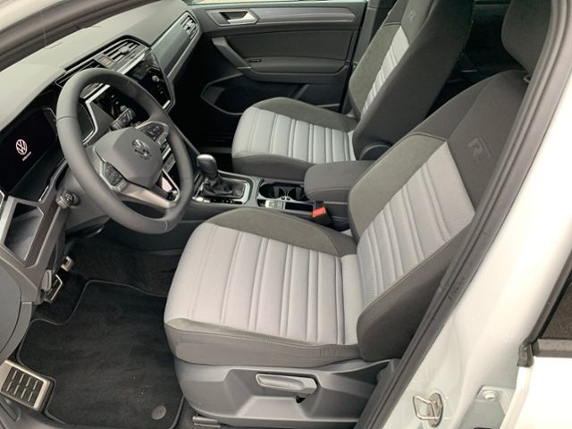Fahrzeugabbildung Volkswagen Touran 1,5 TSI DSG HIGHLINE R-LINE 7-SITZER IQ D