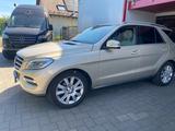 Mercedes-Benz ML 350 BlueTEC 4MATIC - - mit Diesel-Antrieb: Beige, Leder