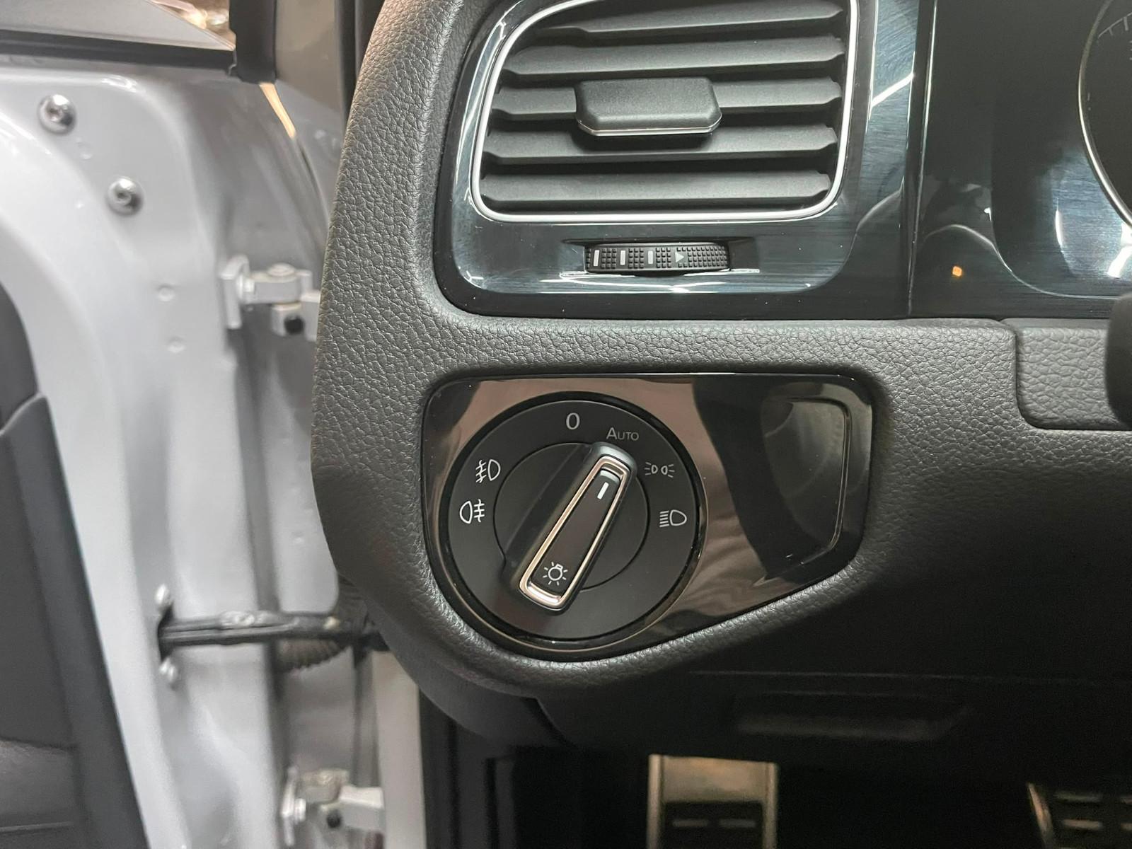 Volkswagen Golf VII Lim. Sound DSG / Carplay / Xenon