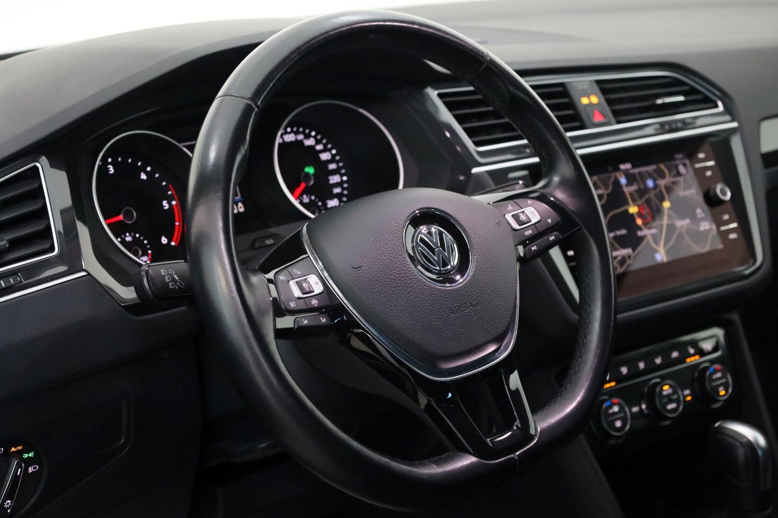 Fahrzeugabbildung Volkswagen Tiguan Highline Alcantara,Navi,LED,ACC,SH,PDC