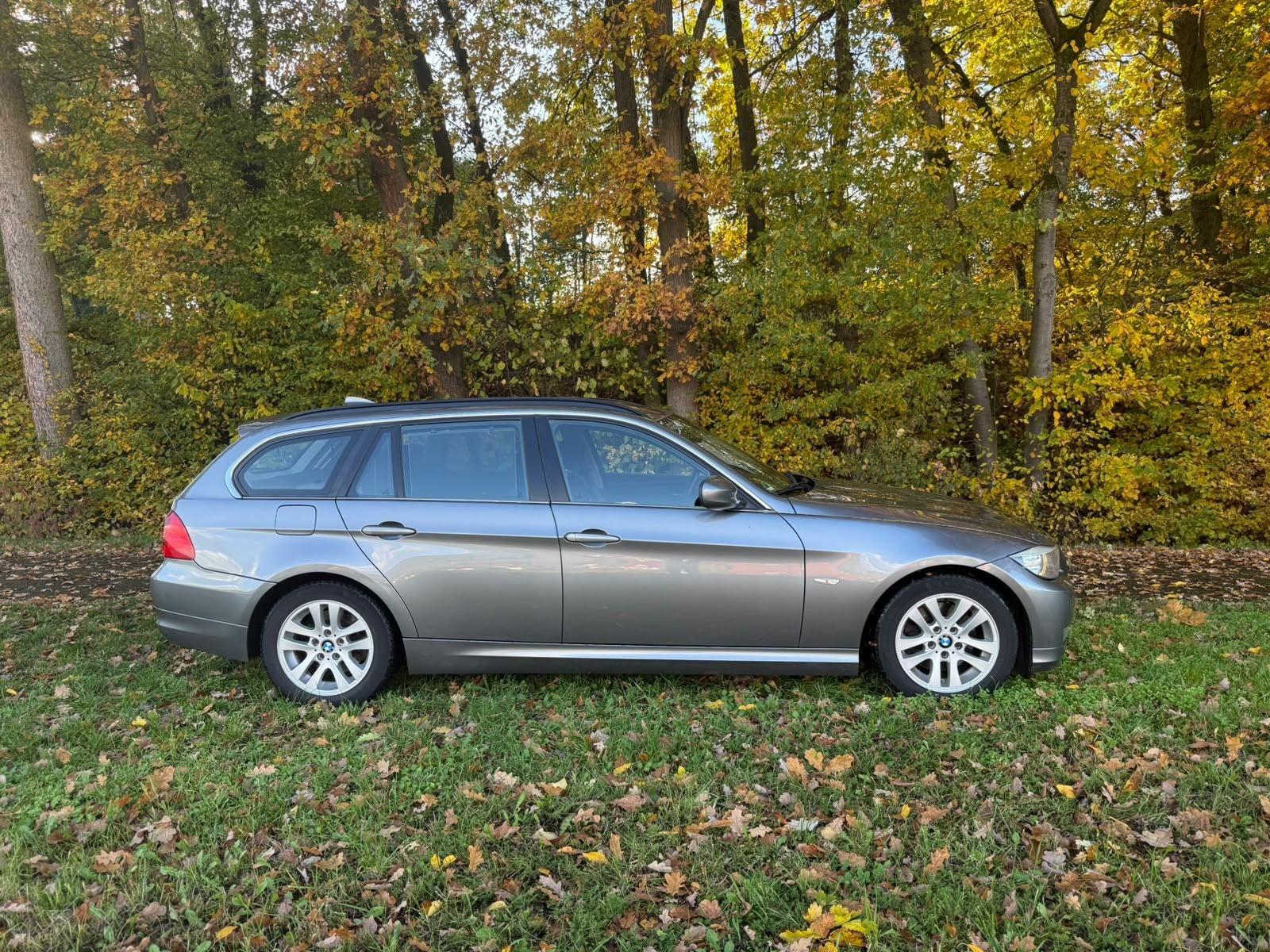 BMW 320 2010 — photo 6