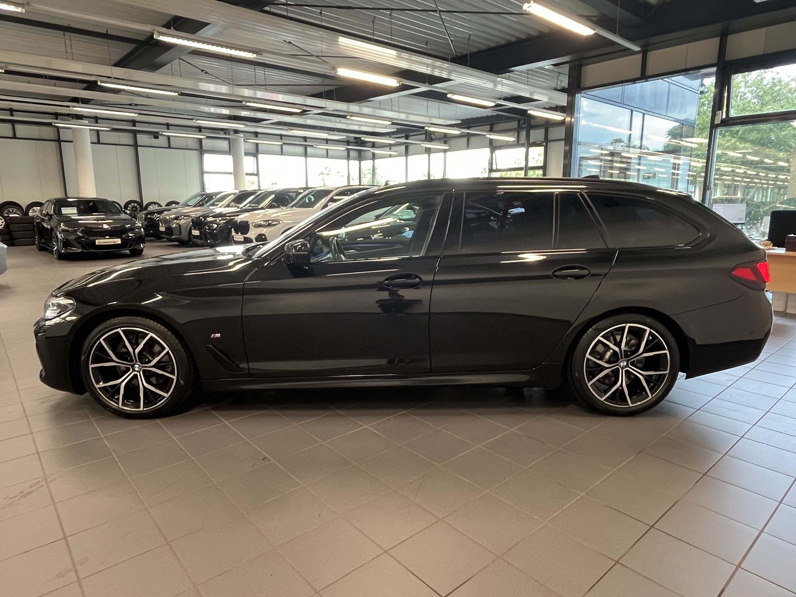 BMW 520d Touring M Sport HUD PANO ACC RFK NAVI LED D