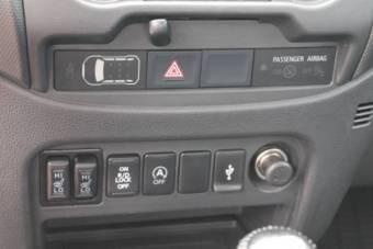 Mitsubishi L200 2.4 DID Base Extra DC 4WD MT