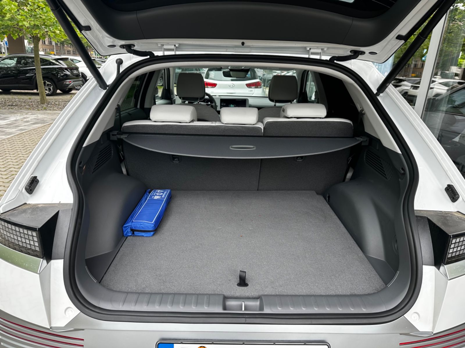 Fahrzeugabbildung Hyundai IONIQ 5 2WD 72,6 kWh UNIQ-Paket 20" LEDER SOFORT